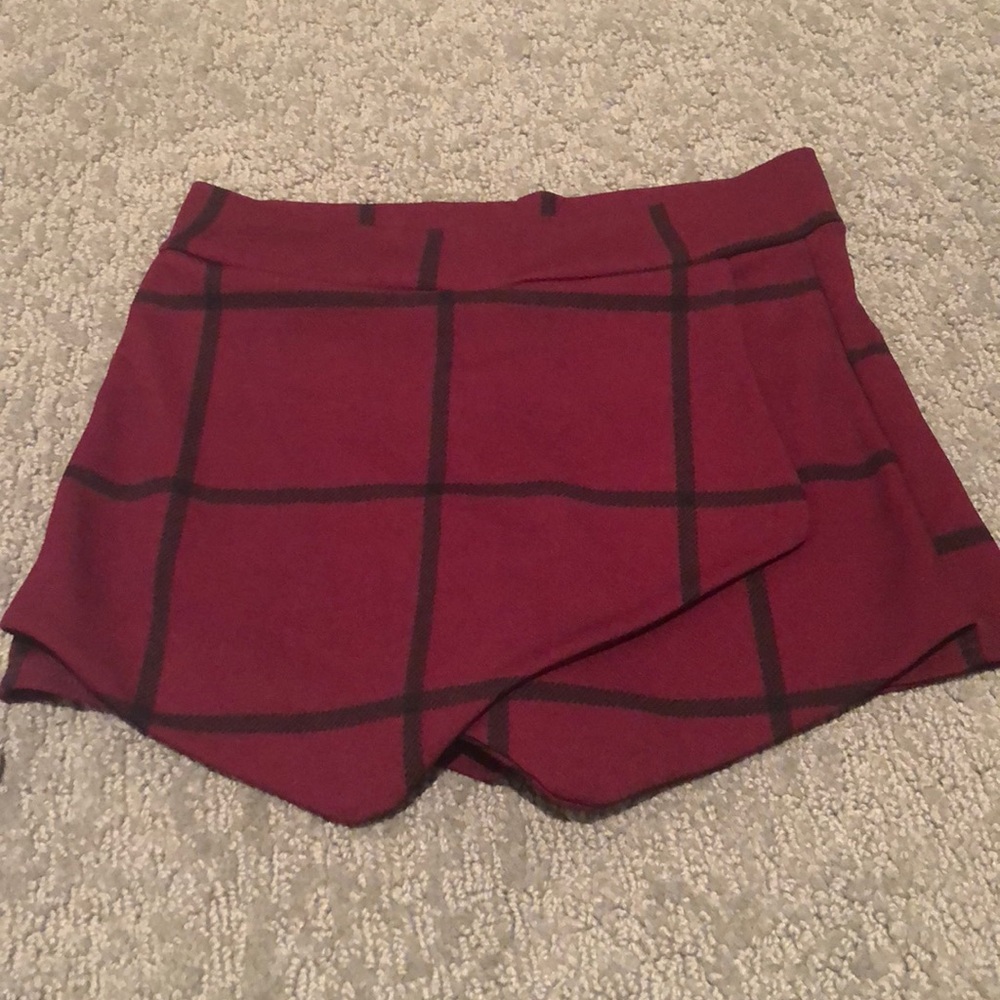 Maroon napkin shorts